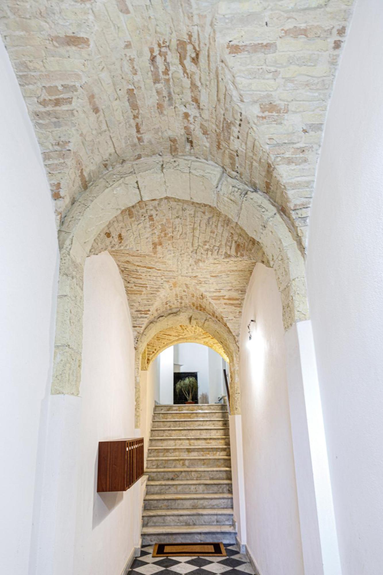 Corsovittorio87Suite Кальяри Экстерьер фото